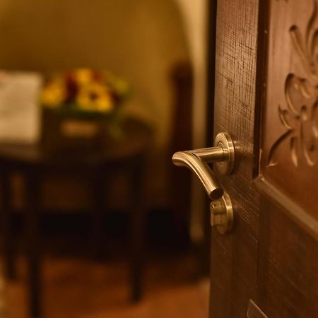 Casa Broadway-A Boutique Hotel Calcutta Buitenkant foto