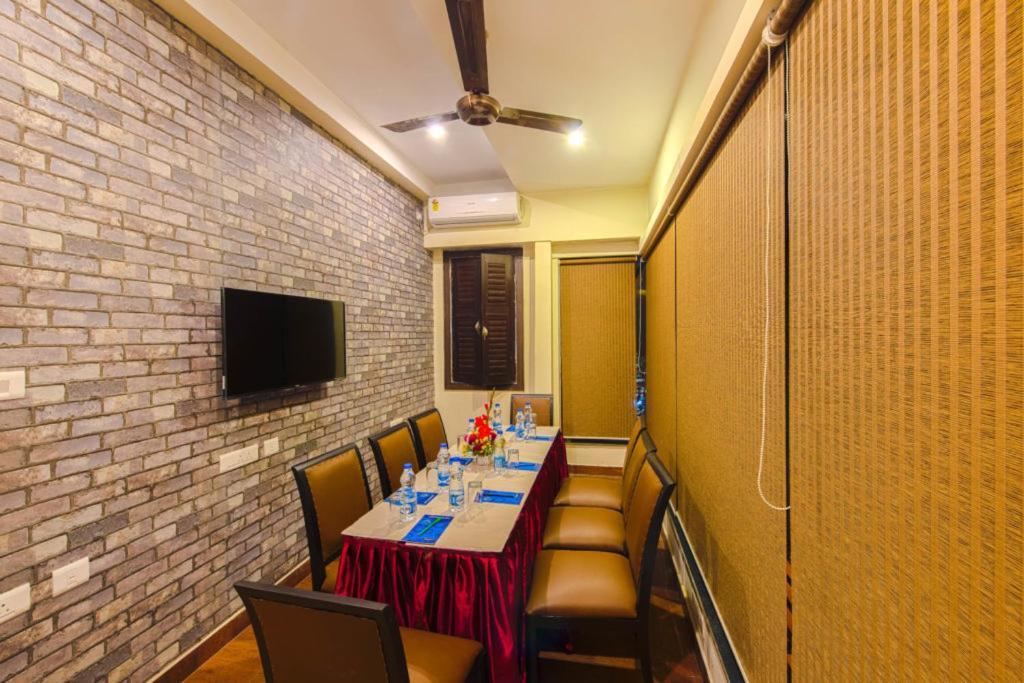Casa Broadway-A Boutique Hotel Calcutta Buitenkant foto