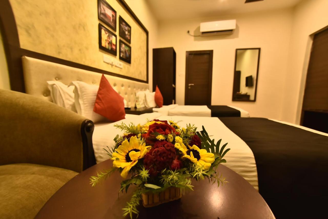 Casa Broadway-A Boutique Hotel Calcutta Buitenkant foto