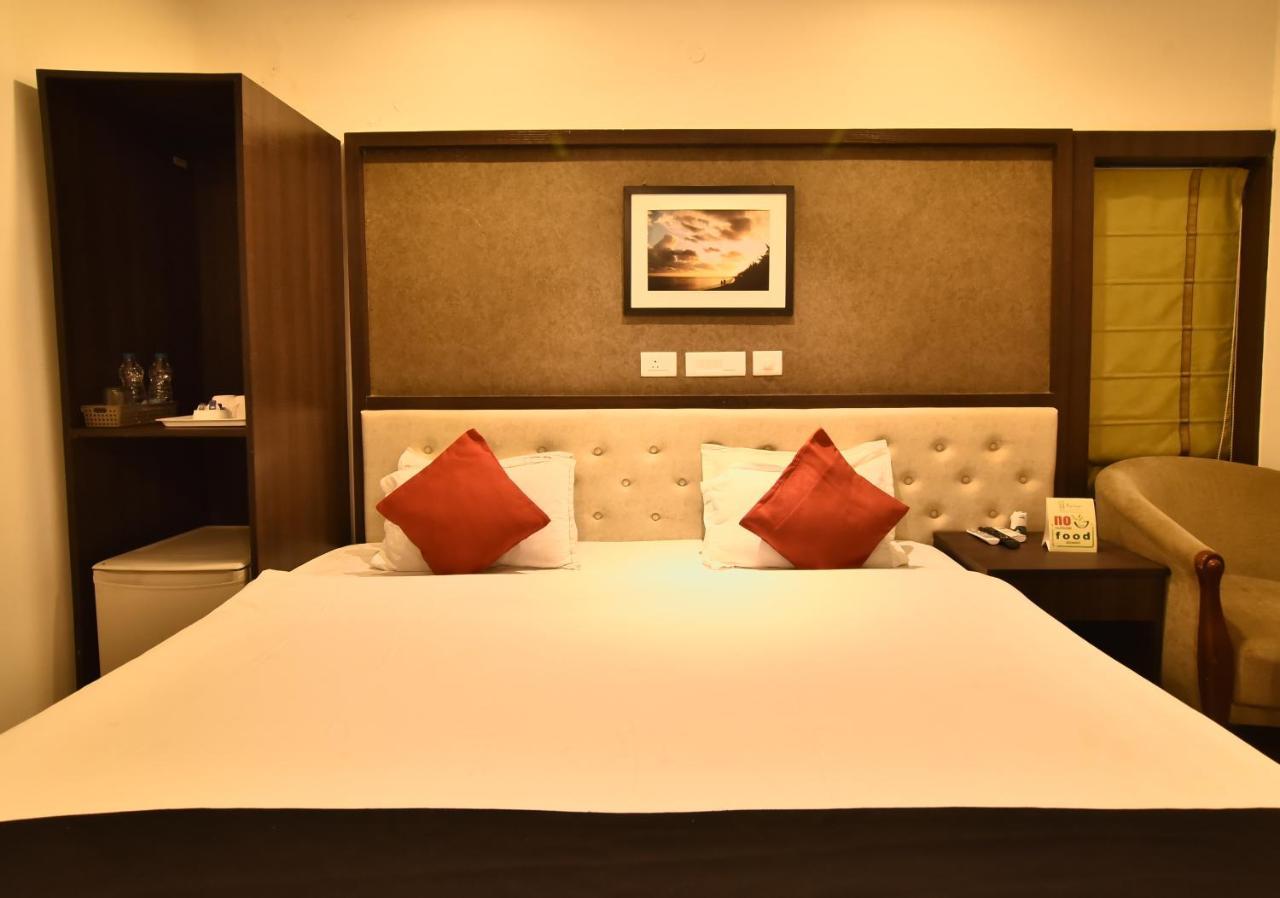 Casa Broadway-A Boutique Hotel Calcutta Buitenkant foto
