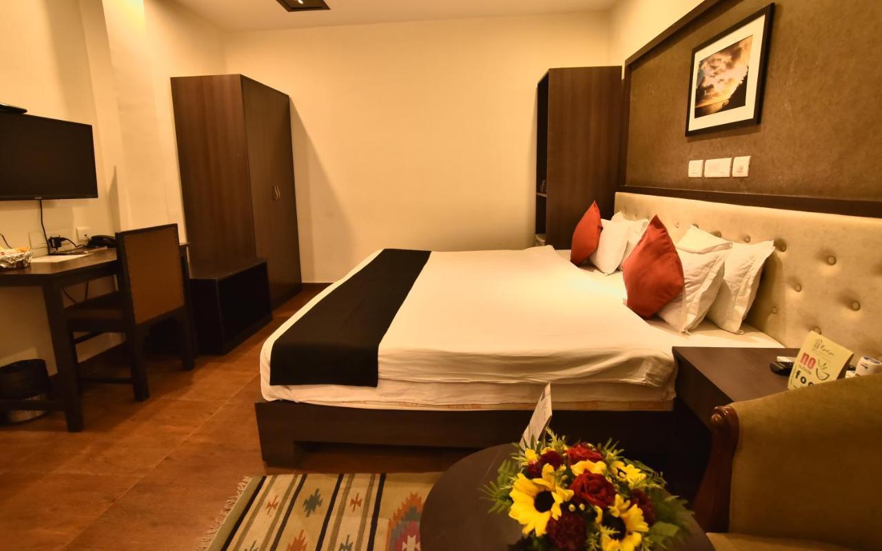 Casa Broadway-A Boutique Hotel Calcutta Buitenkant foto