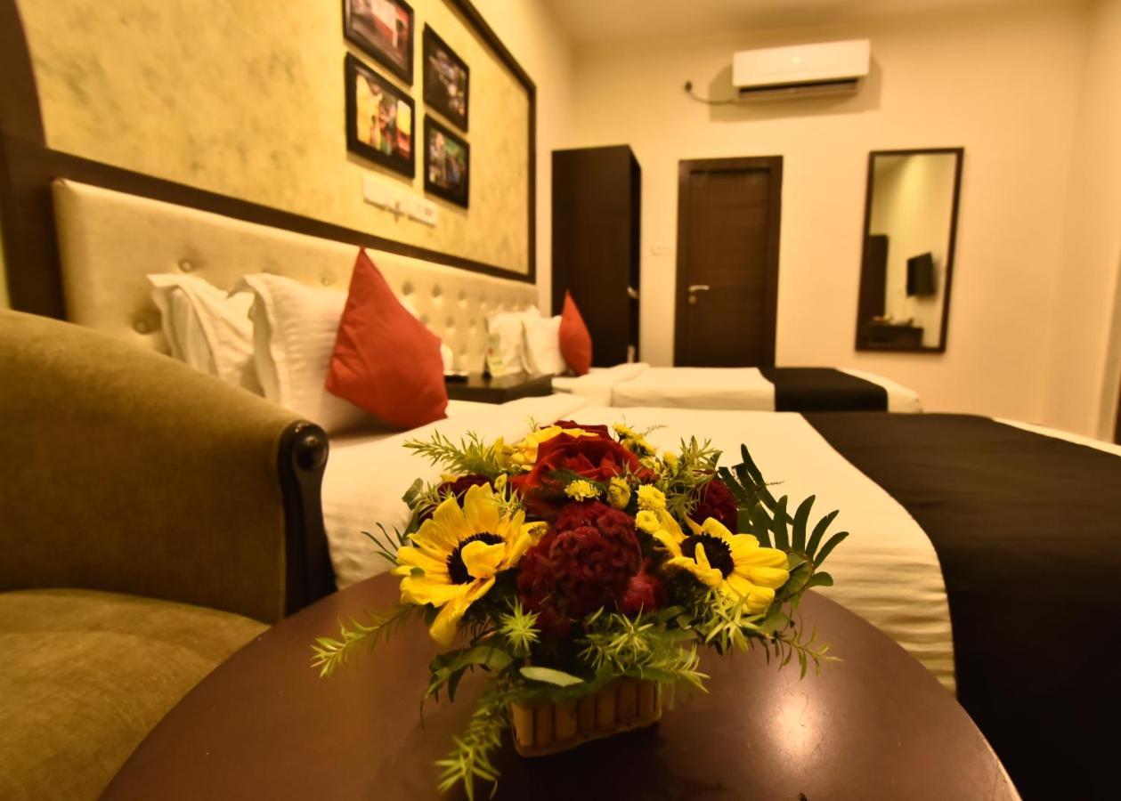 Casa Broadway-A Boutique Hotel Calcutta Buitenkant foto