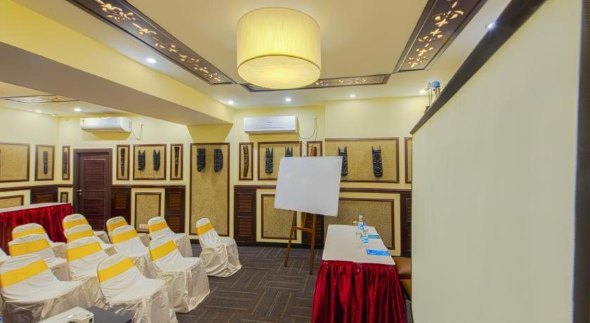 Casa Broadway-A Boutique Hotel Calcutta Buitenkant foto