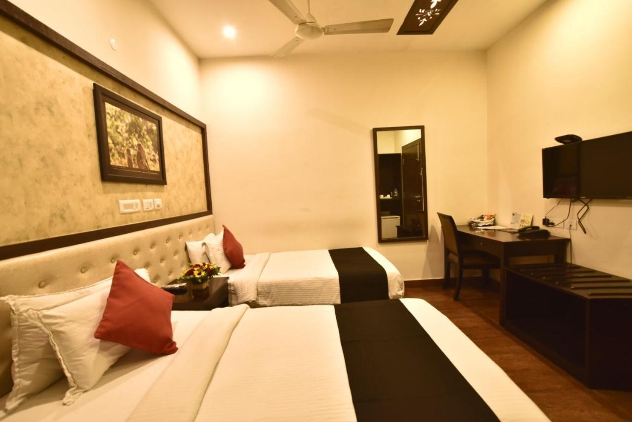 Casa Broadway-A Boutique Hotel Calcutta Buitenkant foto
