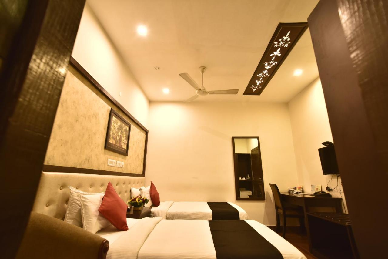 Casa Broadway-A Boutique Hotel Calcutta Buitenkant foto