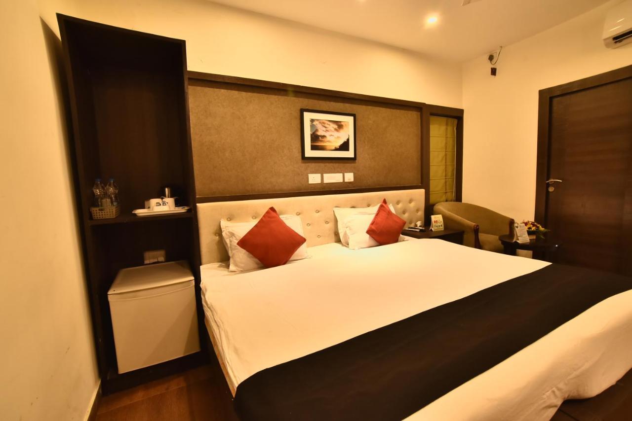 Casa Broadway-A Boutique Hotel Calcutta Buitenkant foto