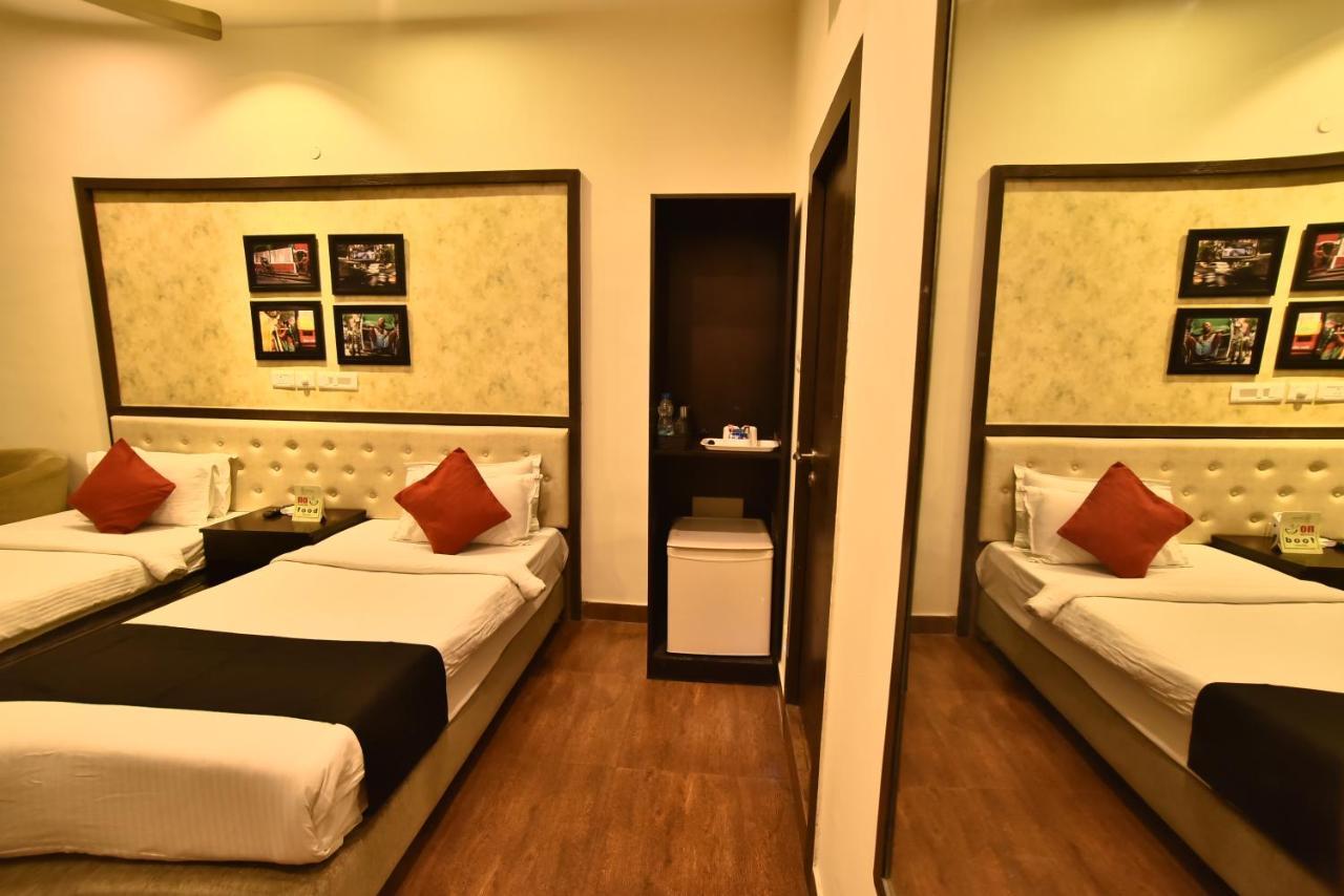 Casa Broadway-A Boutique Hotel Calcutta Buitenkant foto