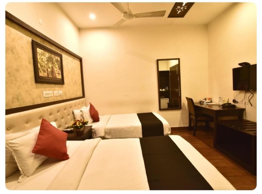 Casa Broadway-A Boutique Hotel Calcutta Buitenkant foto