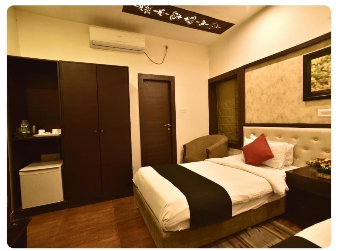 Casa Broadway-A Boutique Hotel Calcutta Buitenkant foto